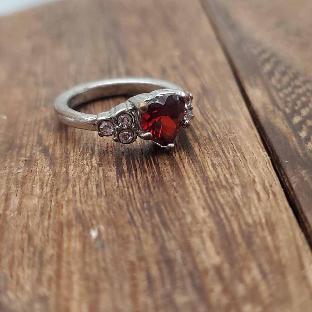 Size 5 R205 Scarlett rose ring heart stone